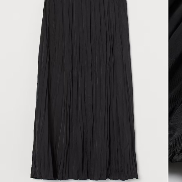 Crinkled Satin Skirt. Perfect for summer and travel time! - Picture 4 of 4